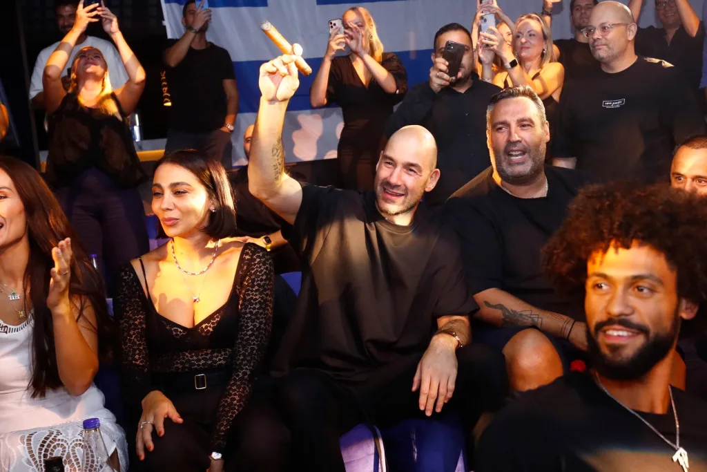 Τα "έσπασαν" στα μπουζούκια οι διεθνείς- Ο χορός του Σπανούλη και του Γιάννη, το τραγούδι του Λαρεντζάκη 6 image 51