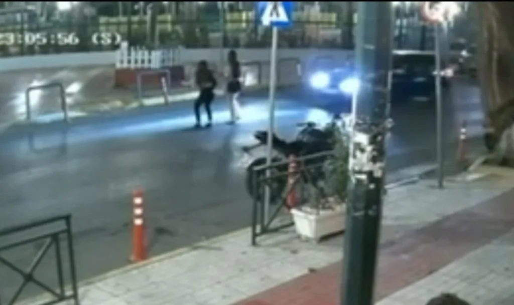 kaminia parasyrsi 16xroni diavasi