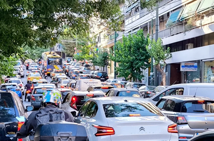  “Έμφραγμα” στο Γαλάτσι – Αδιάβατες Βεΐκου και Γαλατσίου λόγω ακινητοποιημένου λεωφορείου