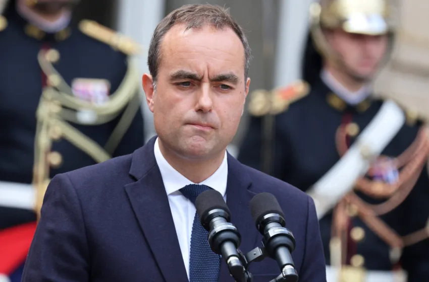  Γαλλία: Παραιτήθηκε ο Λεκορνί-Πέφτει η κυβέρνηση