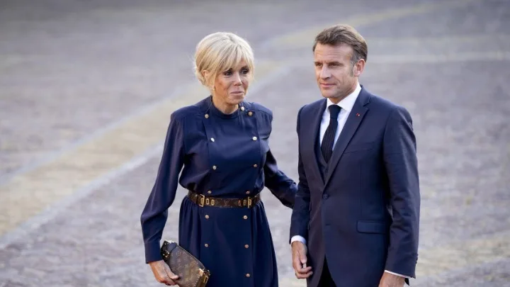  Μακρόν: Με στοιχεία σε δικαστήριο για να αποδείξει ότι η Μπριζίτ γεννήθηκε γυναίκα