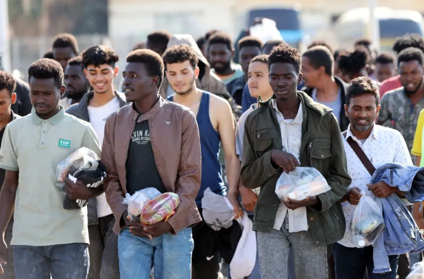  Εγκύκλιος Πλεύρη: Έντυπο για τις κυρώσεις θα διανέμεται σε παράνομους μετανάστες