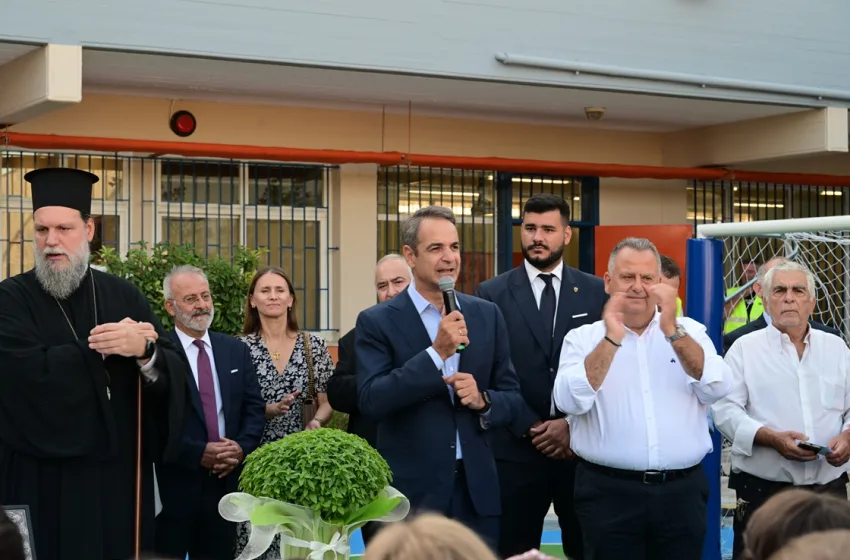  Μητσοτάκης: Στο 8ο Δημοτικό Ν. Φιλαδέλφειας που έχει ανακαινιστεί με το πρόγραμμα “Μαριέττα Γιαννάκου”-Ξεναγήθηκε στους χώρους