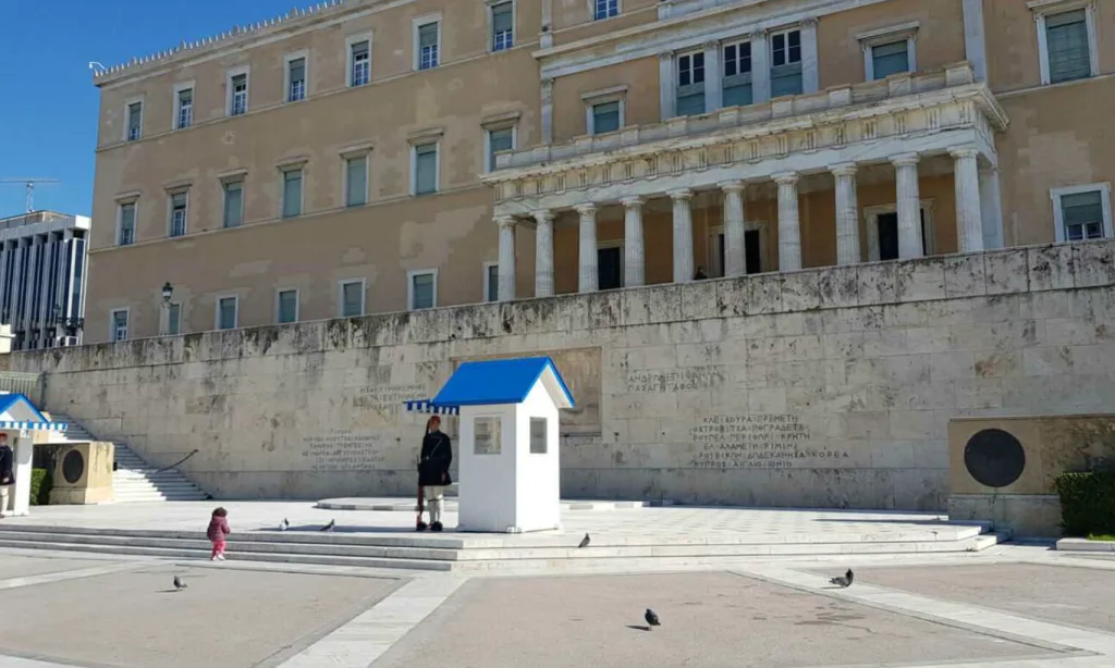 mnimeio agnostou stratioti syntagma