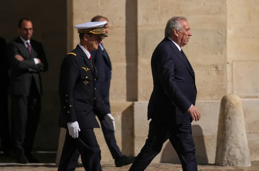  Παρίσι: Ώρα μηδέν για την κυβέρνηση Μπαϊρού-Ο Μακρόν αναζητεί τον 5ο πρωθυπουργό