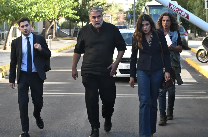  Δημογλίδου για Μπισμπίκη: “Δεν ενημέρωσε ο ίδιος- Ο οδηγός οφείλει να καλέσει την αστυνομία σε τροχαίο με ζημιές”