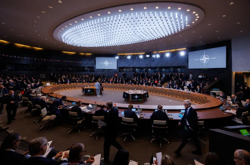  Bloomberg: Το ΝΑΤΟ αδυνατεί να απαντήσει συντονισμένα στις “πιέσεις” Πούτιν- Ανησυχητικές διαιρέσεις, αντικρουόμενες δηλώσεις