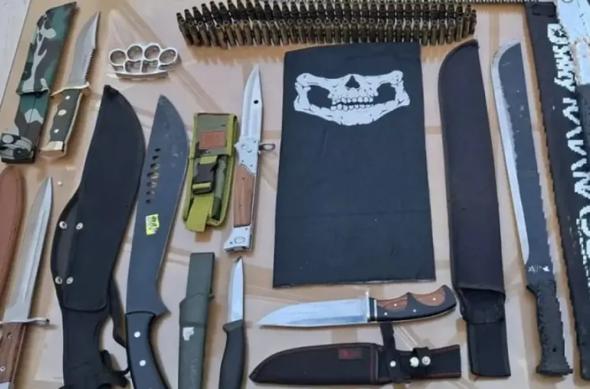  Ηγουμενίτσα: 18χρονος από τη Μάλτα είχε μαζί του ματσέτα, σπαθί κατάνα και 6 μαχαίρια