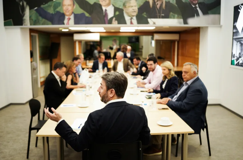  ΠΑΣΟΚ: Εύθραυστες ισορροπίες και αντίδοτο στην εσωστρέφεια- Πώς διαβάζουν τις δημοσκοπήσεις