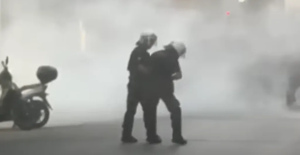 patra astynomikos xastouki epithesi viddeo