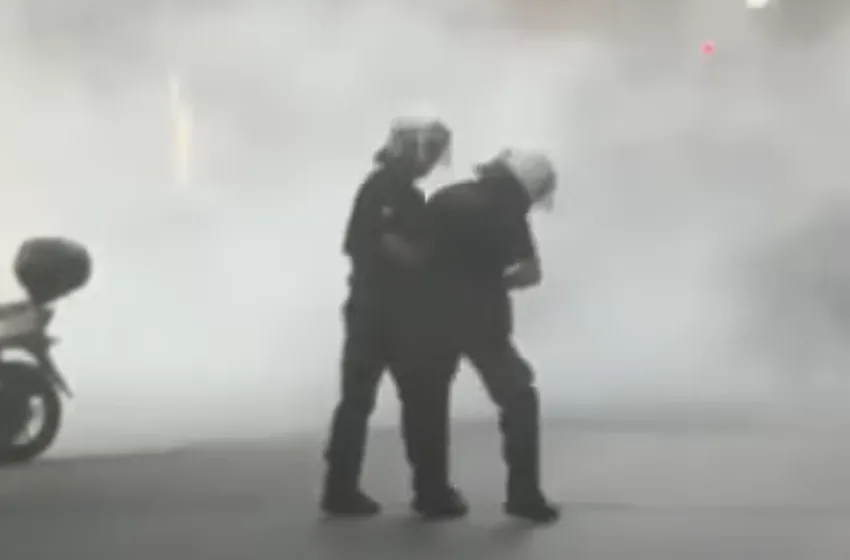  Πάτρα: Αστυνομικός ρίχνει σφαλιάρα σε συνάδελφό του εν μέσω επεισοδίων (vid)