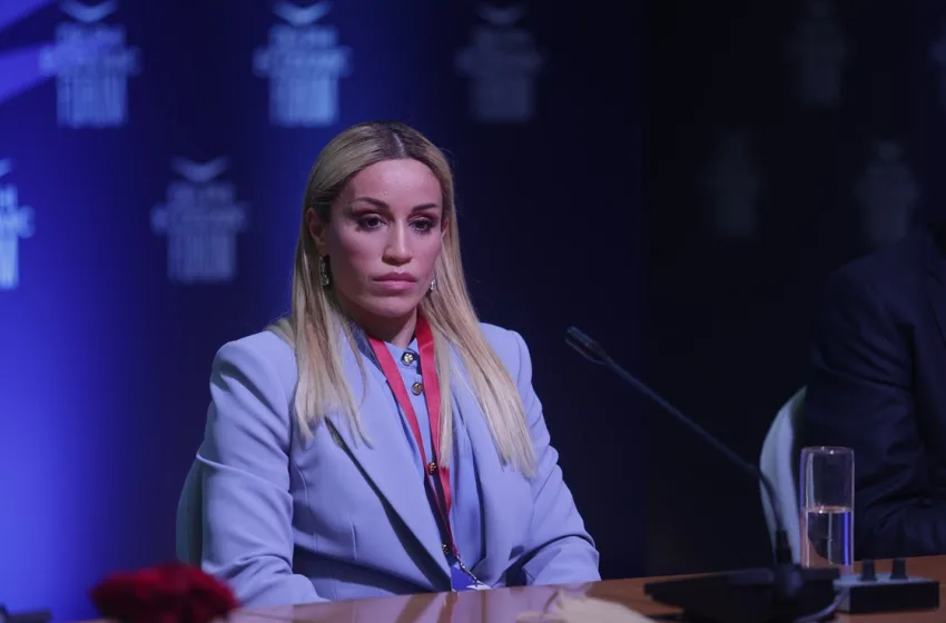 “Ο οδηγός θα υποστεί τις κυρώσεις” – Η θέση του ΣΑΤΑ για το ταξί που αρνήθηκε στην Καρολίνα Πελενδρίτου να πάρει μαζί της τον σκύλο-οδηγό της