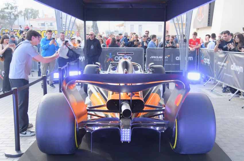  Το μονοθέσιο της McLaren Formula 1 Team περιοδεύει στην Ελλάδα – Πρεμιέρα στη Θεσσαλονίκη στις 6 Σεπτεμβρίου