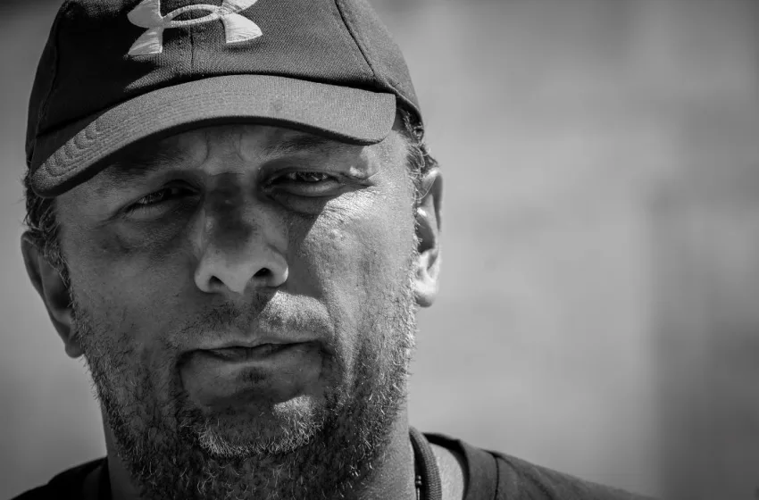  Τέμπη: Βουλευτές ΠΑΣΟΚ επισκέφτηκαν στο Σύνταγμα τον απεργό πείνας Πάνο Ρούτσι