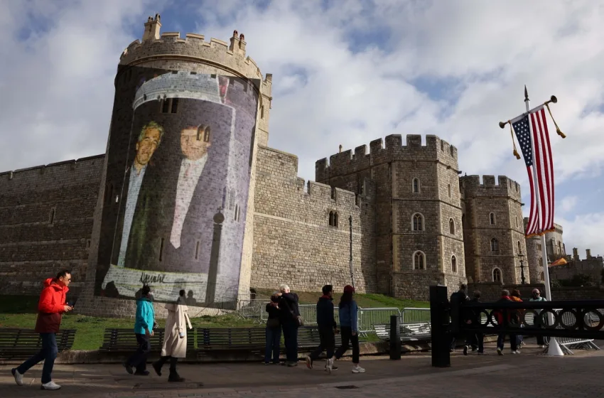  “Καλωσόρισμα έκπληξη” για Τραμπ στο Γουίνδσορ- Ακτιβιστές πρόβαλαν σε πύργο τη φωτογραφία με τον Επστάιν
