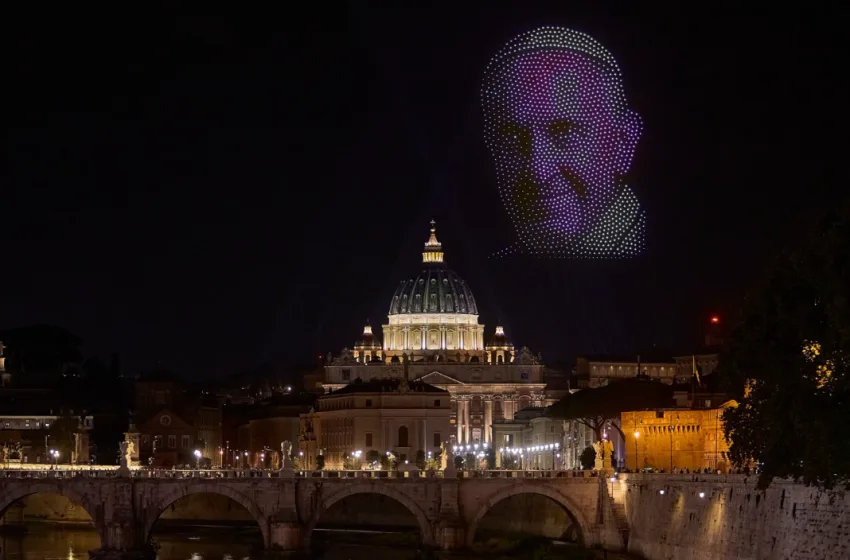 vatikano papas fragkiskos drones