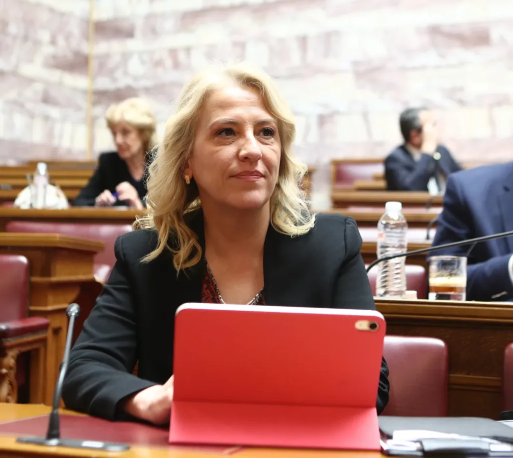 ΔΟΥΡΟΥ ΡΕΝΑ 1 scaled e1757325383421