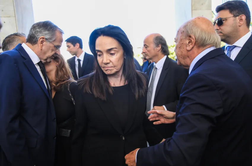  Συγκίνηση στο Α’ Νεκροταφείο για το 40ήμερο μνημόσυνο της Λένας Σαμαρά