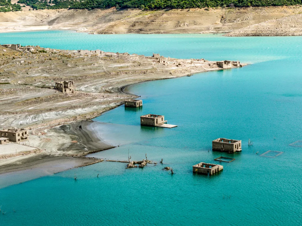 Η λειψυδρία χτυπά την πόρτα- Καταρρέουν τ' αποθέματα- Εμφανίστηκε το Κάλλιο - το χωριό φάντασμα 2 ΜΟΡΝΟΣ 2