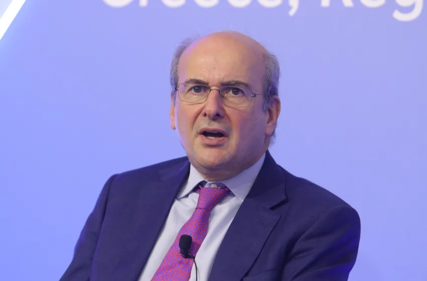  Χατζηδάκης: “Προχωράμε σταθερά- Δεν είμαστε θαυματοποιοί”