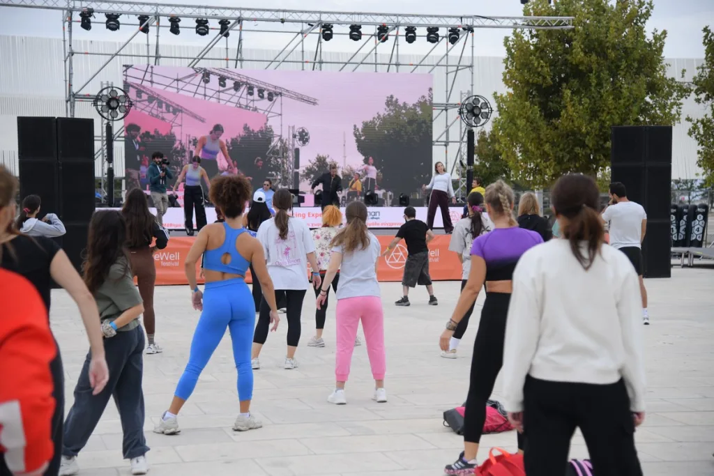 Ένα διήμερο γεμάτο ενέργεια και ευεξία από τον Σάκη Τανιμανίδη και τη Χριστίνα Μπόμπα- Ο ΟΠΑΠ Χρυσός Χορηγός του BeWell Festival 25 11