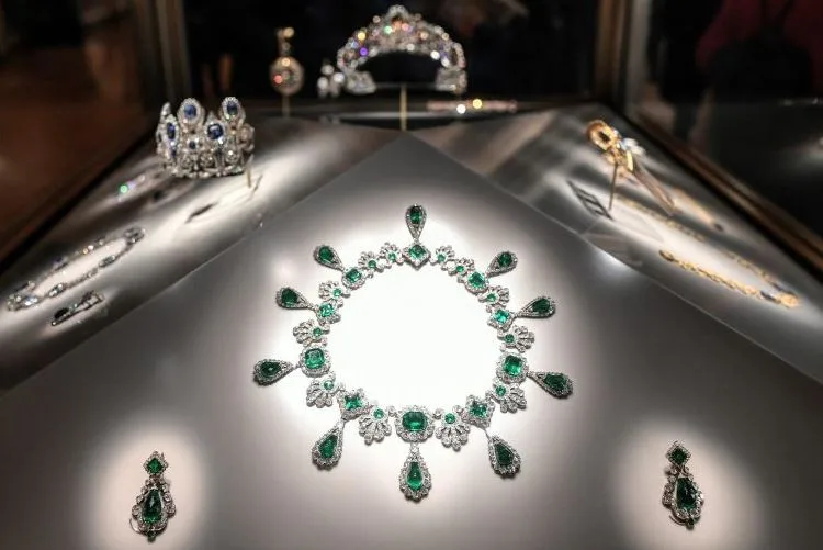  Ληστεία στο Λούβρο: Σεσημασμένοι οι ύποπτοι, άφαντα τα κοσμήματα-Εισαγγελία: ”Η δημοσιότητα εμποδίζει τις έρευνες”