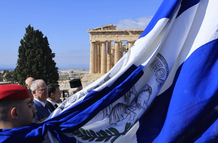  12 Oκτωβρίου 1944: 81 χρόνια από την απελευθέρωση της Αθήνας–Η έπαρση της σημαίας στην Ακρόπολη