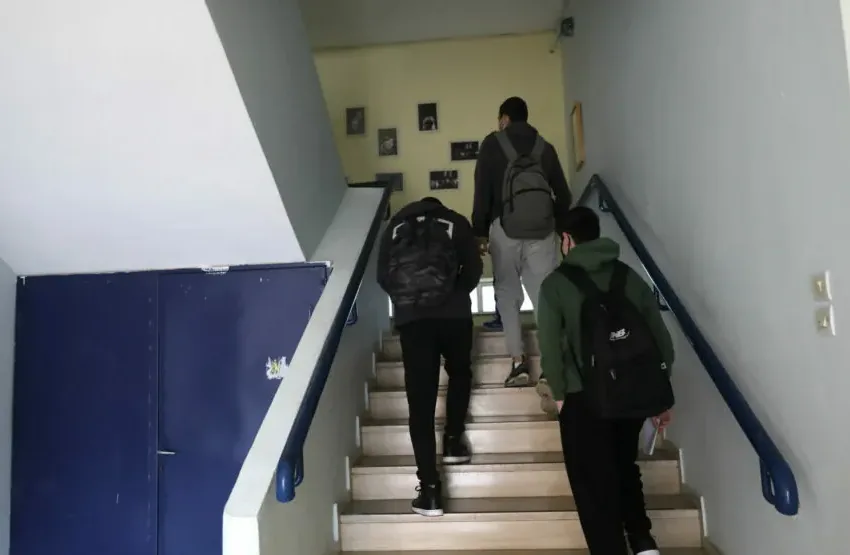  Περιστέρι:Άγρια συμπλοκή μαθητών με καδρόνια– Τραυματίστηκαν τρεις καθηγητές