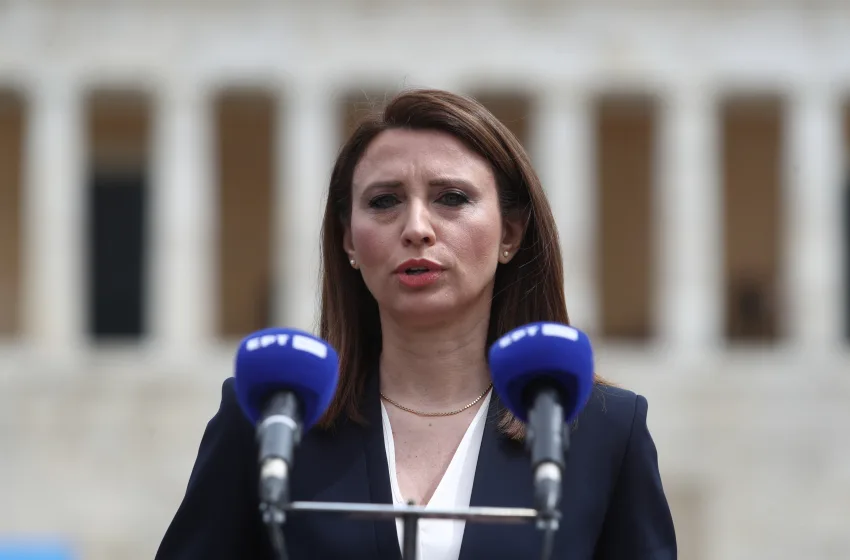  ΣΥΡΙΖΑ: Η Δούρου διέγραψε την Κασιμάτη από την ΚΟ- Ζητάει και την έδρα της Γεροβασίλη
