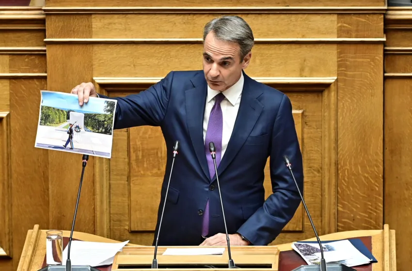  Μητσοτάκης: Το μνημείο του Άγνωστου Στρατιώτη δεν είναι ταμπλό για ανάρτηση αιτημάτων 