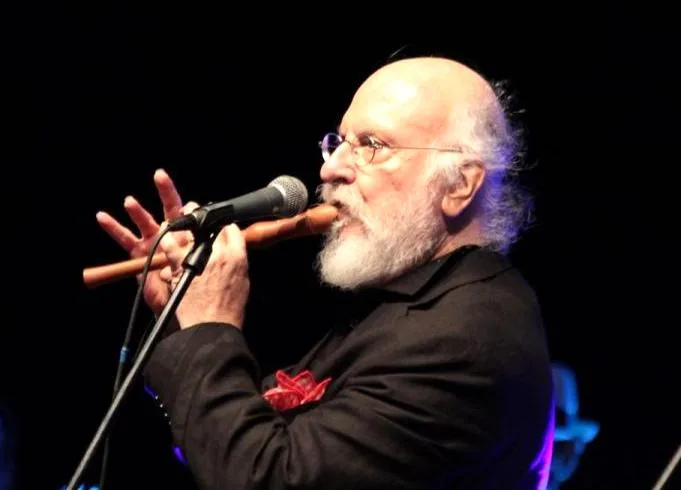  Διονύσης Σαββόπουλος: Το σύμπαν (του) δεν τεμαχίζεται…