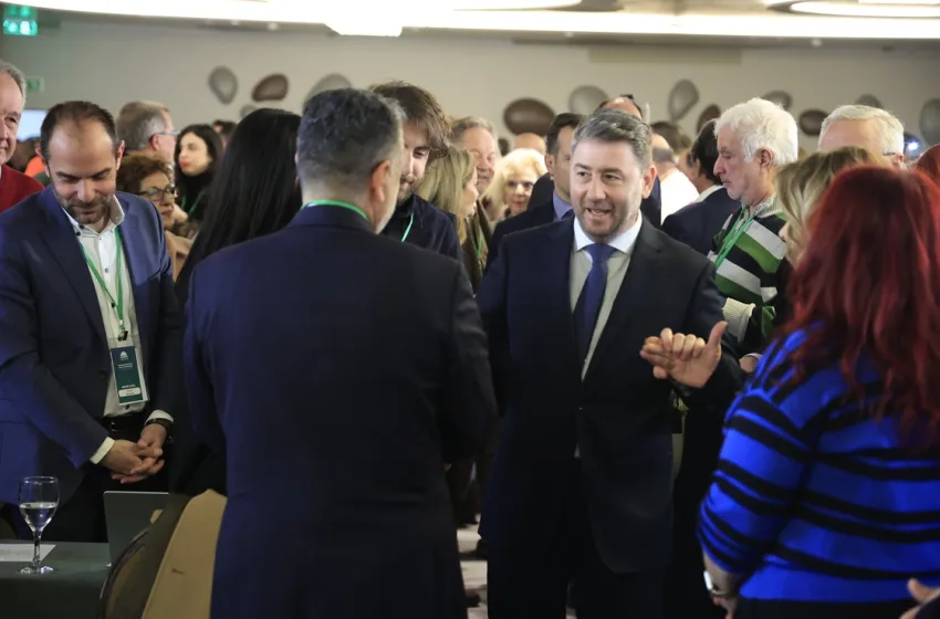  ΠΑΣΟΚ: Θέτει υπό “παρακολούθηση” τον Τσίπρα, επαναπροσδιορίζει το πολιτικό στίγμα, ενεργοποιεί παλιά στελέχη