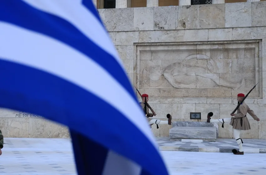  Και τώρα τα “φώτα” στο… Υπουργείο Άμυνας και τον Χρυσοχοΐδη