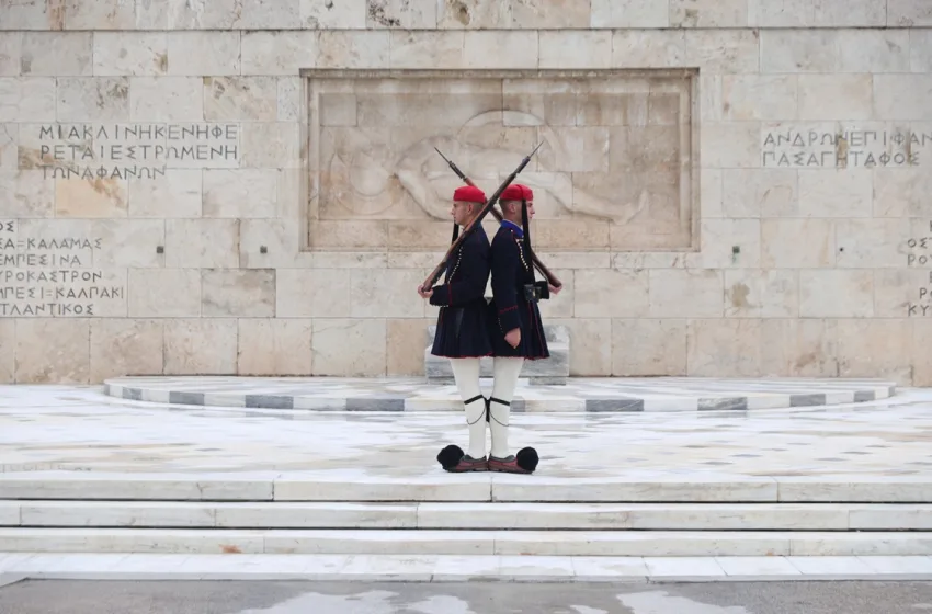  Βουλή: Μετωπική για τον Άγνωστο Στρατιώτη-Η αποστασιοποίηση Δένδια και οι κυβερνητικές αιχμές
