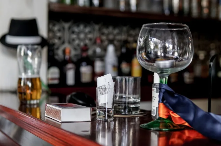  Πειραιάς:Στο νοσοκομείο τρία παιδιά μετά από κατανάλωση αλκοόλ-Με πλαστή ταυτότητα ο ένας