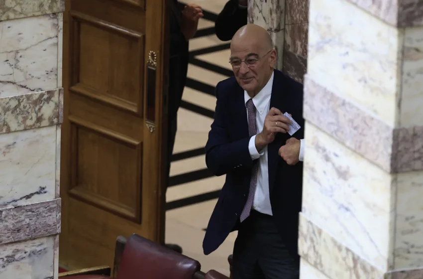  Ο Δένδιας στη Βουλή για να ψηφίσει την τροπολογία για το μνημείο του Άγνωστου Στρατιώτη