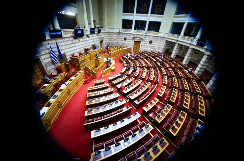  ΕΛΤΑ: Παρασκήνιο και αντιδράσεις στη Βουλή για την αναβολή των Επιτροπών Οικονομικών και Δημόσιας Διοίκησης