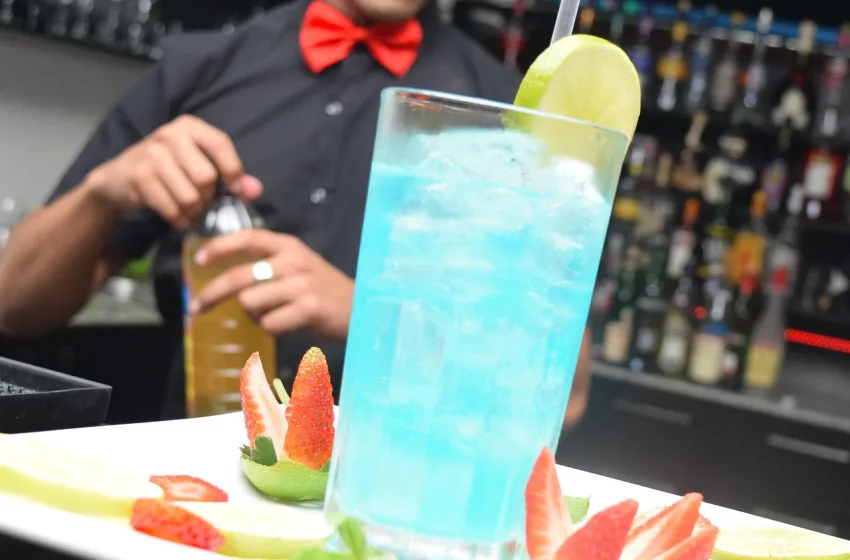  Νεκρή 16χρονη έξω από κλαμπ στο Γκάζι- Είχε καταναλώσει αλκοόλ-Άλλες 3 λιποθυμίες στο ίδιο σημείο