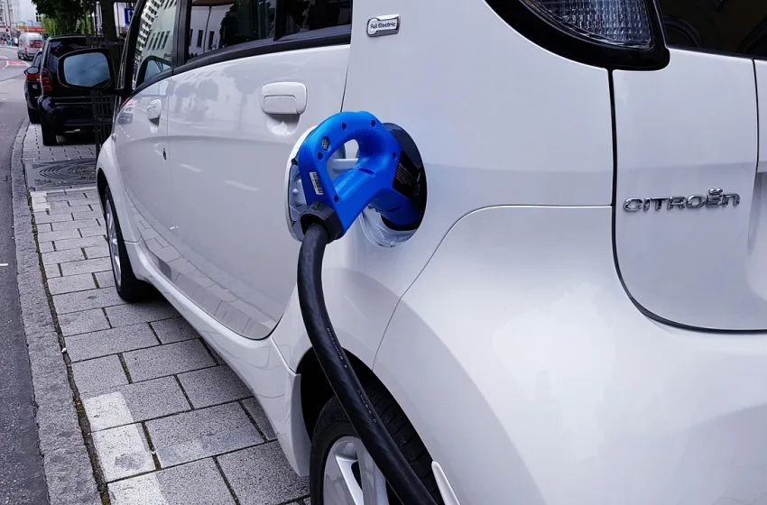  Μπαίνει δυναμικά στην ηλεκτροκίνηση με την ένταξη στο ChargeUp Europe η ΔΕΗ Blue