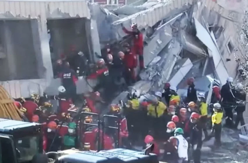  Τουρκία: Ανασύρθηκε νεκρό 12χρονο αγόρι από τα συντρίμμια της πολυκατοικίας-Αγωνία στα ερείπια