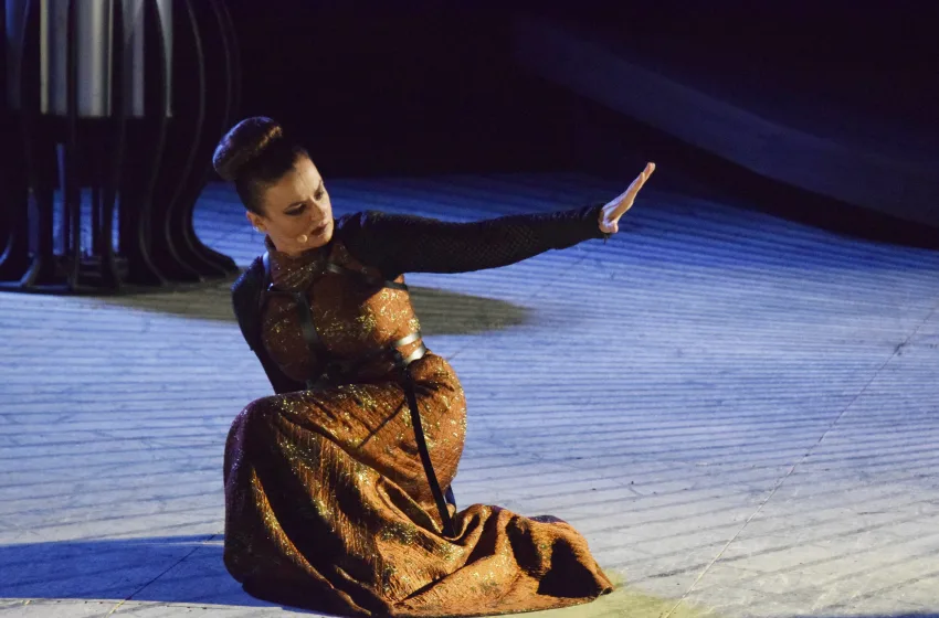  Καραμπέτη- Χουβαρδάς πήραν τα μεγάλα βραβεία Θεάτρου και Σκηνοθεσίας των κριτικών