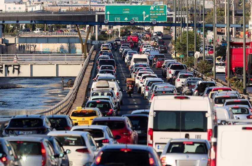  Κίνηση… όπως χθες, προχθές και κάθε μέρα- Πού παρουσιάζεται αυξημένη-Τροχαίο στην Αττική Οδό