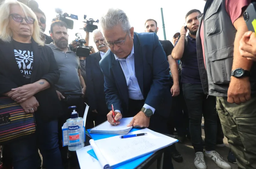  Δίπλα στον Πάνο Ρούτσι ο Κουτσούμπας: “Όλος ο ελληνικός λαός είναι μαζί σου”