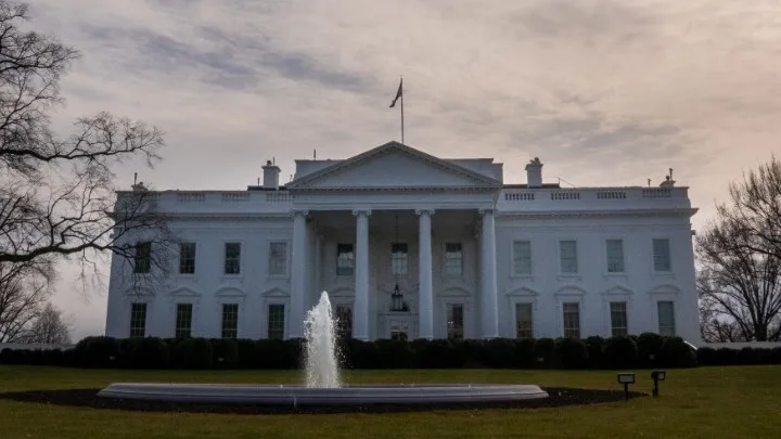  Πώς ο Τραμπ γκρέμισε τον …μισό Λευκό Οίκο για να κάνει αίθουσα χορού-Αποκαλυπτικές εικόνες