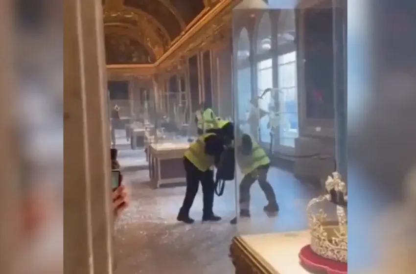  Λούβρο: Νέα βίντεο από την κλοπή-Η στιγμή που οι δράστες φεύγουν με τον γερανό