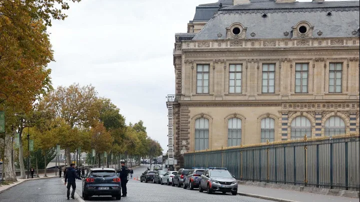  Γάλλος υπ. Δικαιοσύνης: “Το βέβαιο είναι ότι αποτύχαμε, η ληστεία στο Λούβρο πλήττει την εικόνα της χώρας”