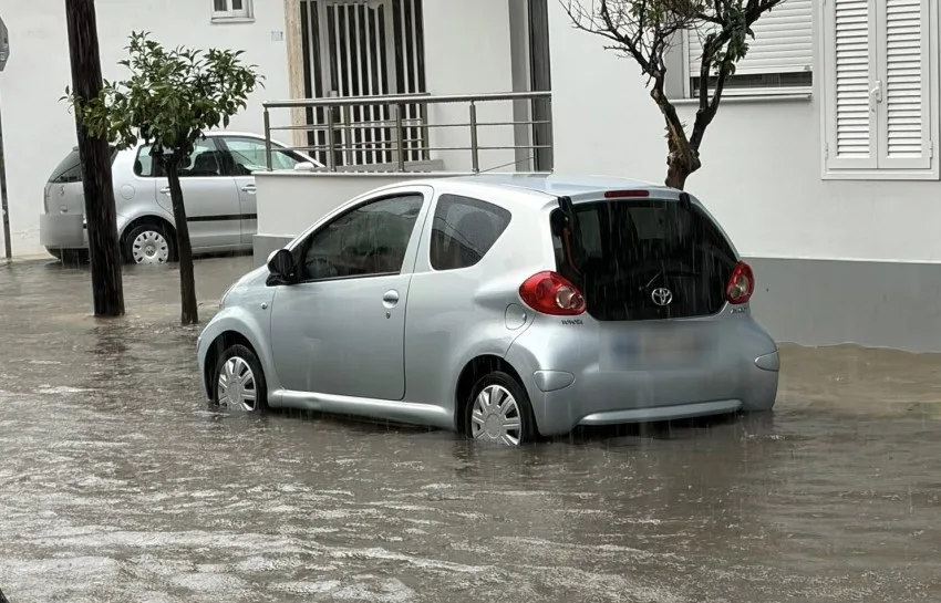  Μεσολόγγι: Πλημμύρισαν σπίτια και δρόμοι από την καταρρακτώδη βροχή