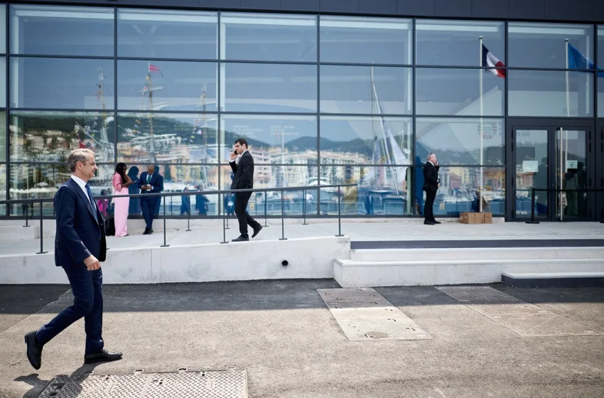  Μητσοτάκης: Στην Αίγυπτο για τη “Σύνοδο της Ειρήνης”- “Μύλος” στην Αθήνα για τον Άγνωστο Στρατιώτη 