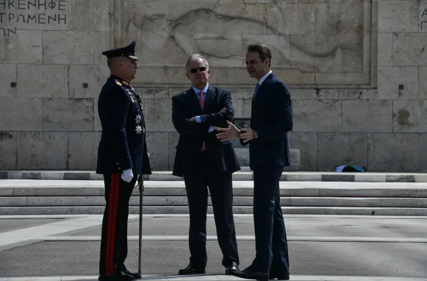  Μητσοτάκης: Ανατίθεται στο Υπ. Εθνικής Άμυνας η προστασία και λειτουργία του μνημείου του Άγνωστου Στρατιώτη
