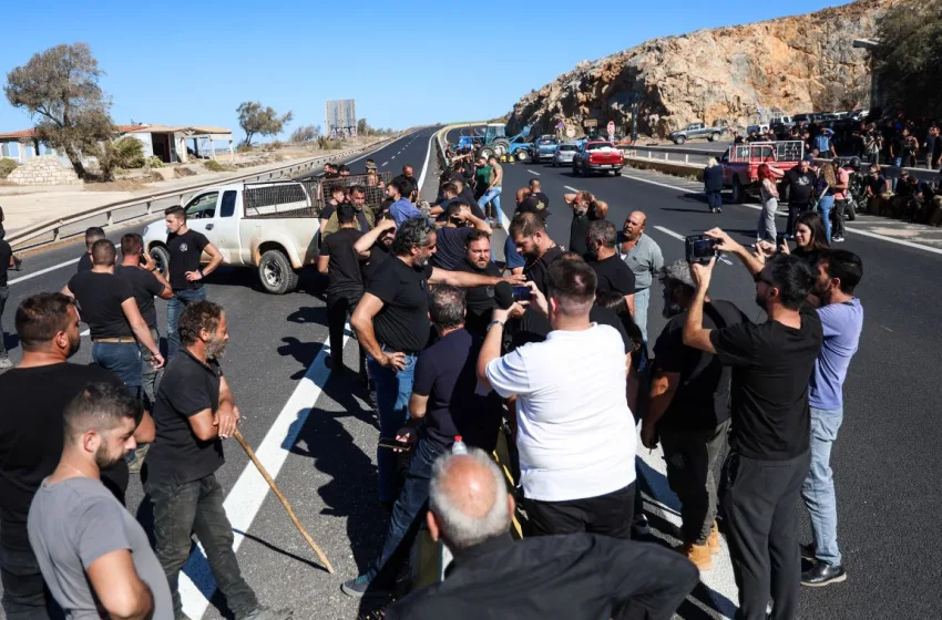  Κρήτη: Μπλόκα από αγρότες και κτηνοτρόφους σε Χανιά, Ρέθυμνο και Ηράκλειο